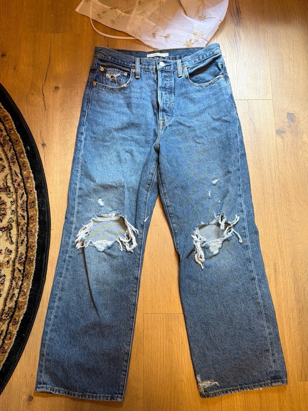 NWOT Levi ribcage straight Distressed Blue Jeans